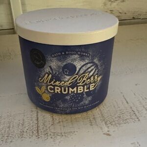 Bath & Body Works Mixed Berry Crumble Bath Soak - Blue